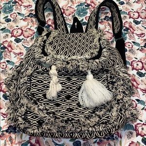 Great condition Black and Tan purse!